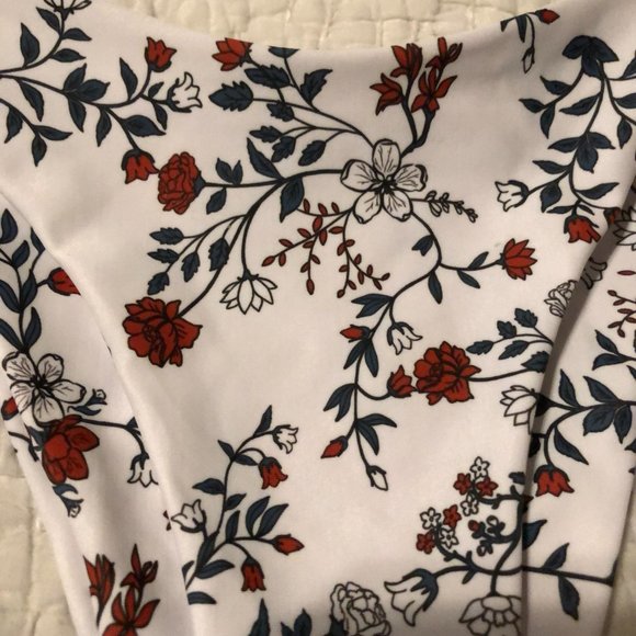 CLEARANCE SHEIN Cheeky High Cut White Floral Reversible S Bikini Bottom - Picture 2 of 4